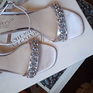 Badgley Mischka Jewel Patsy Champaign sz 6 formal sandal